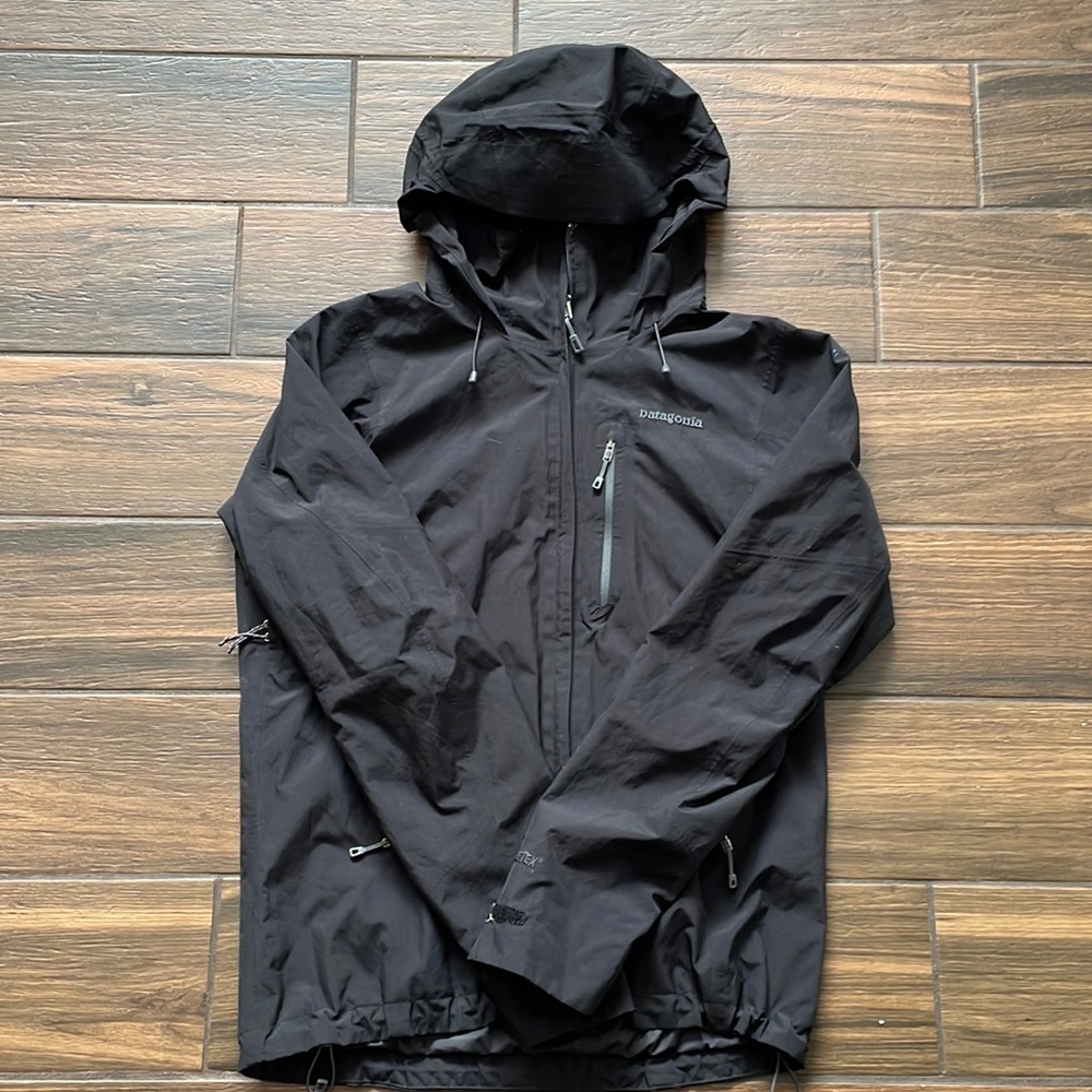 men’s Patagonia goretex shell